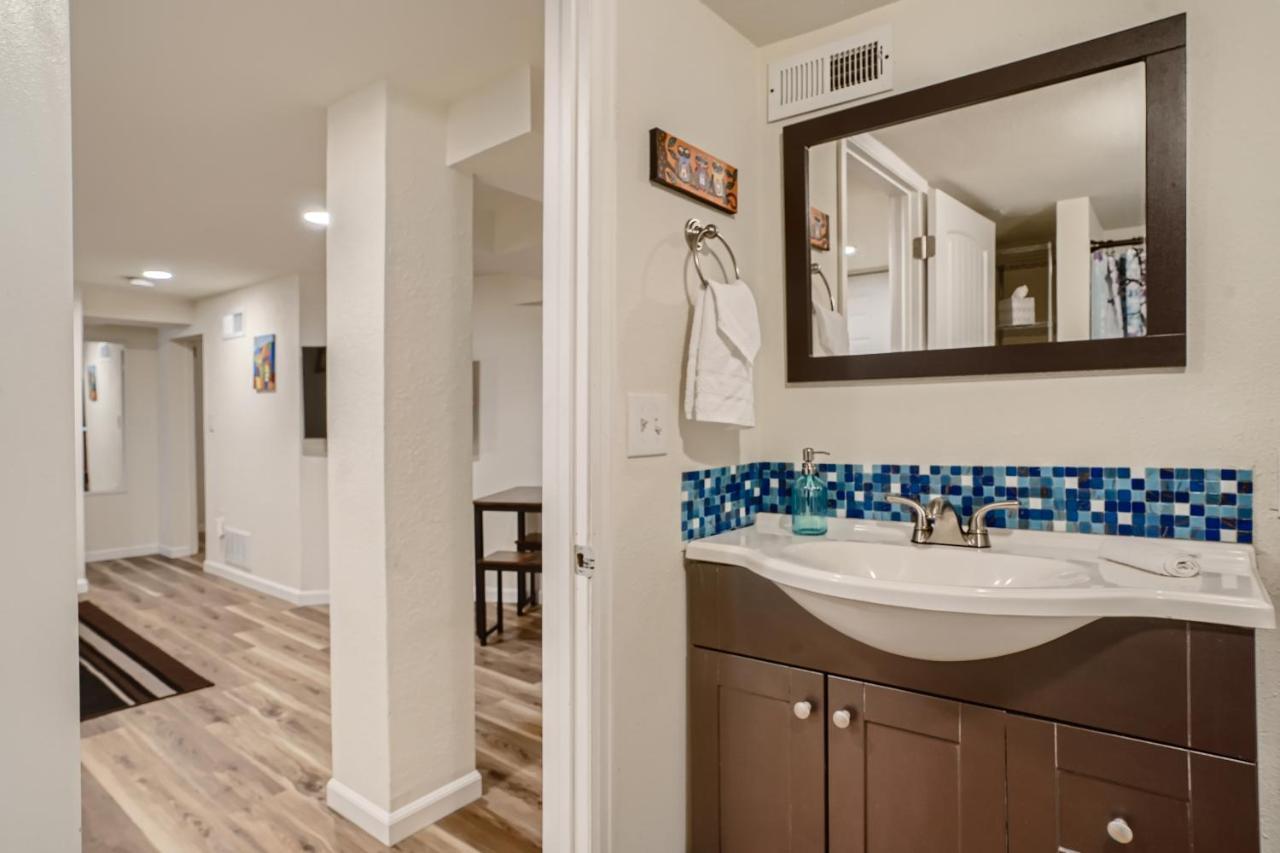 Sloans Lake Getaway - Basement Apartment Near Broncos And Downtown Denver เลควูด ภายนอก รูปภาพ