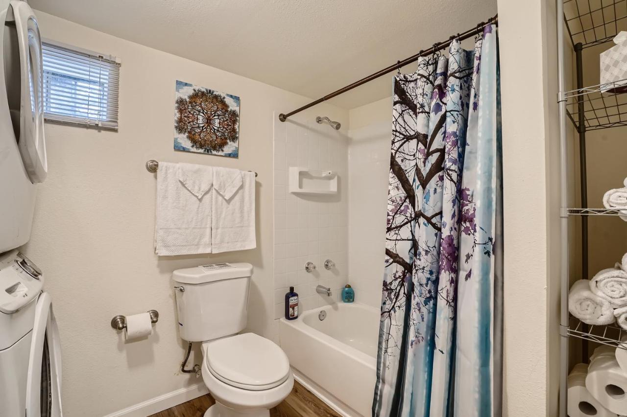 Sloans Lake Getaway - Basement Apartment Near Broncos And Downtown Denver เลควูด ภายนอก รูปภาพ